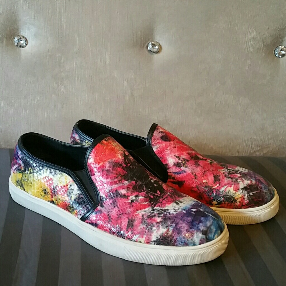 Sz 9 Steve Madden sneaker