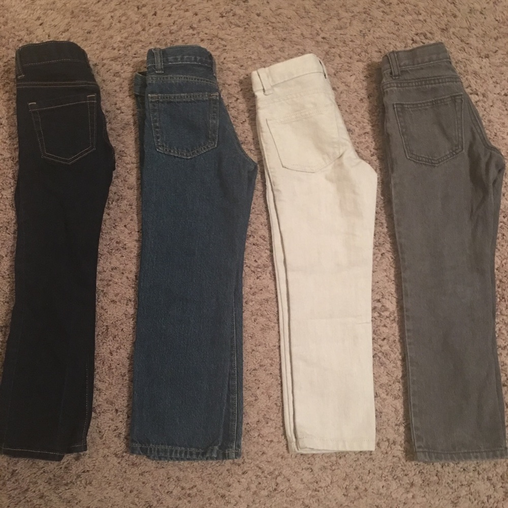 4 pairs of boys jeans 👖 Lot!!