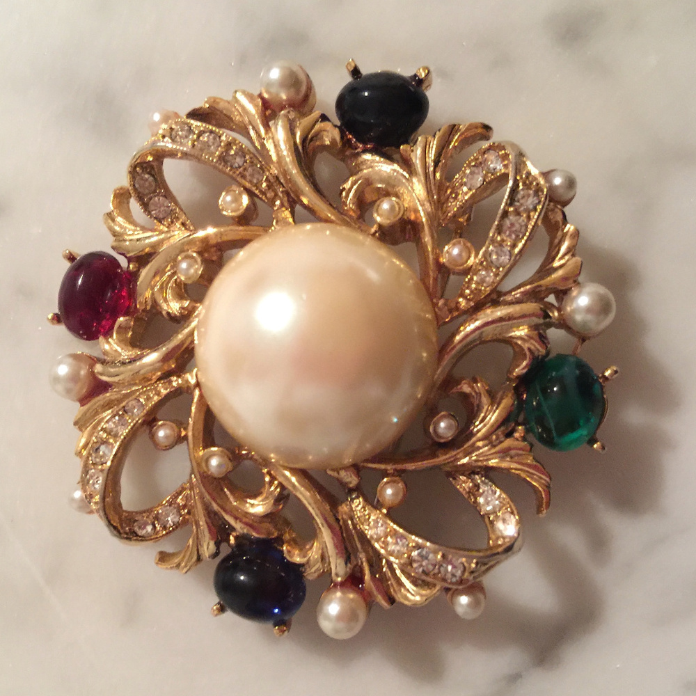 Vintage Wreath Pin with Pearl Center