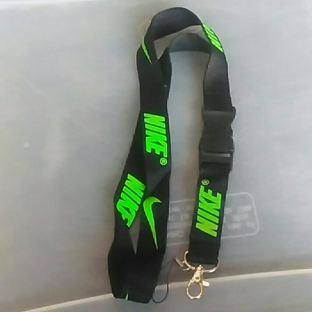 NEW WITHOUT TAGS BLACK & GREEN NIKE LANYARD