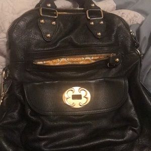 I’m selling a practically new Emma fox bag.