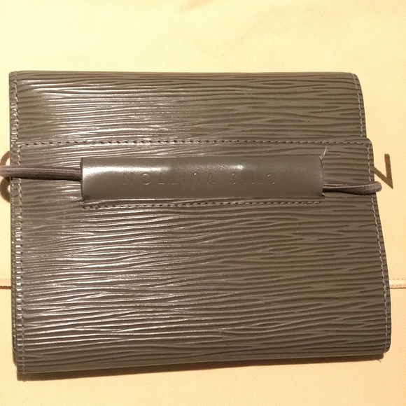 Authentic Louis Vuitton Epi leather wallet - Picture 1 of 8