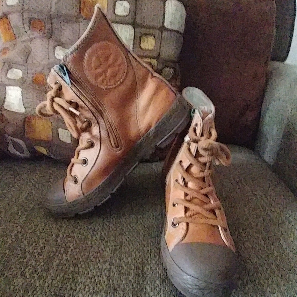 Converse, Size 3 - Picture 2 of 4