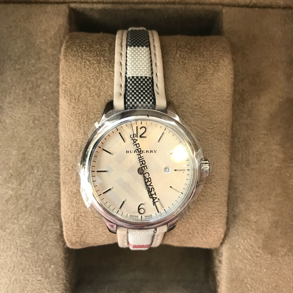 NWT Burberry Classic Round Watch (Wmns)