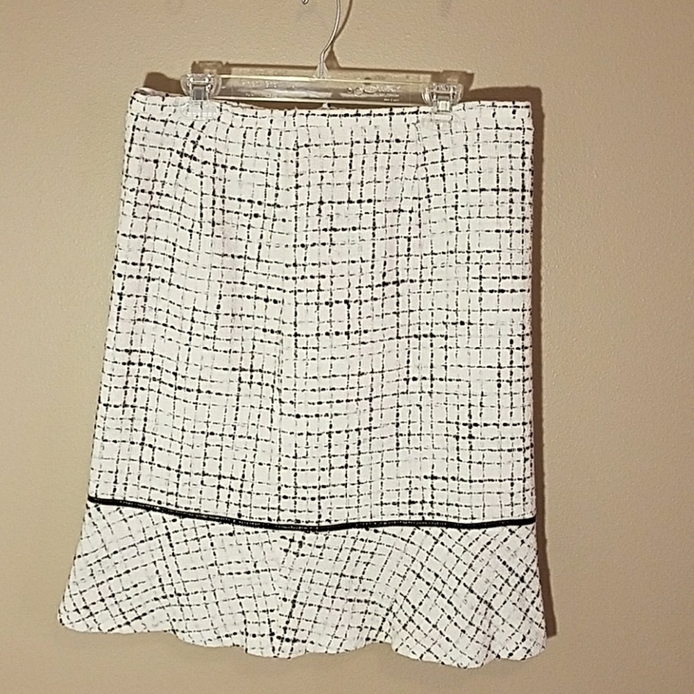 Wool skirt with tulip edge sz 14