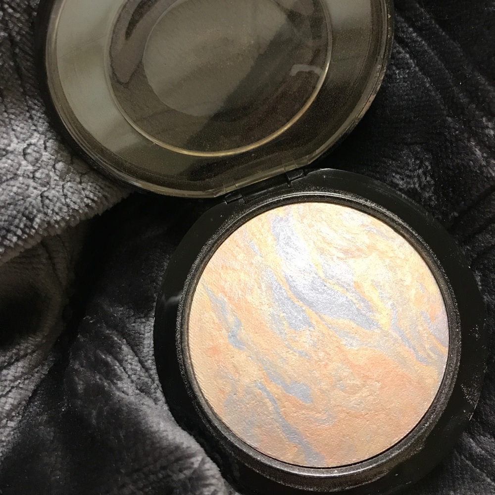 MAC rainbow highlighter