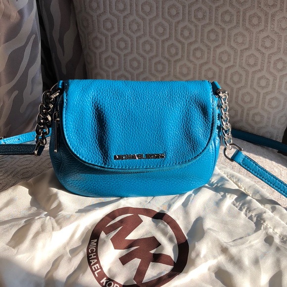 Michael Kors Handbags - Micheal Kors Bedford Crossbody Bag!!