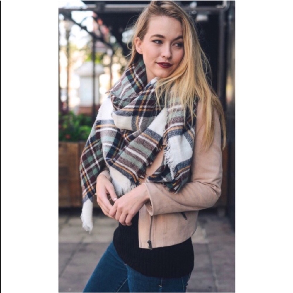 Large blanket scarf. Beautiful colors.
