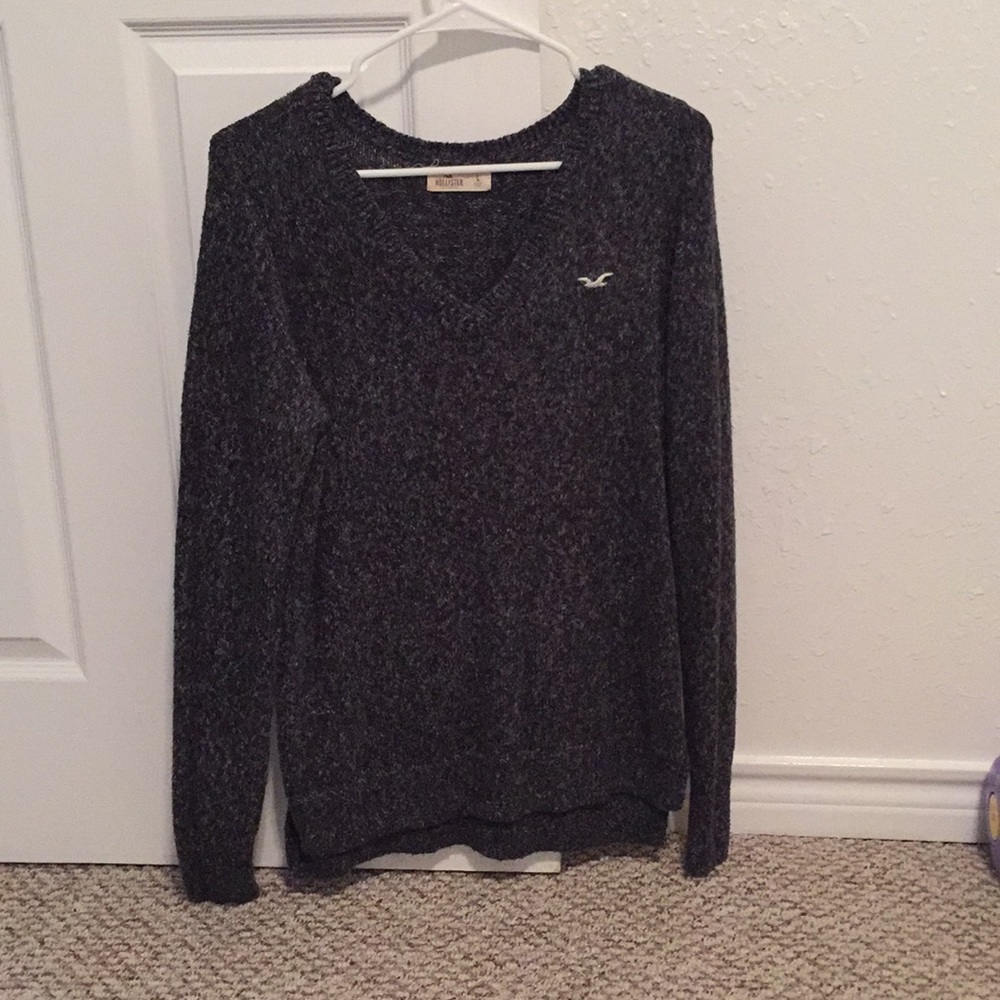 Final Price🔴 Hollister V neck sweater