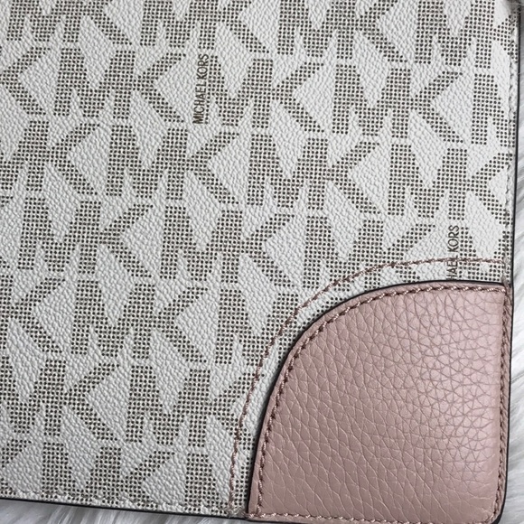 NWT Michael Kors Hattie Vanilla Ballet Lg Zip Clutch pink - Picture 3 of 6