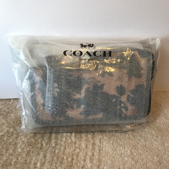 *FINAL PRICE DROP* Coach Nolita Wristlet 24 - Picture 7 of 8