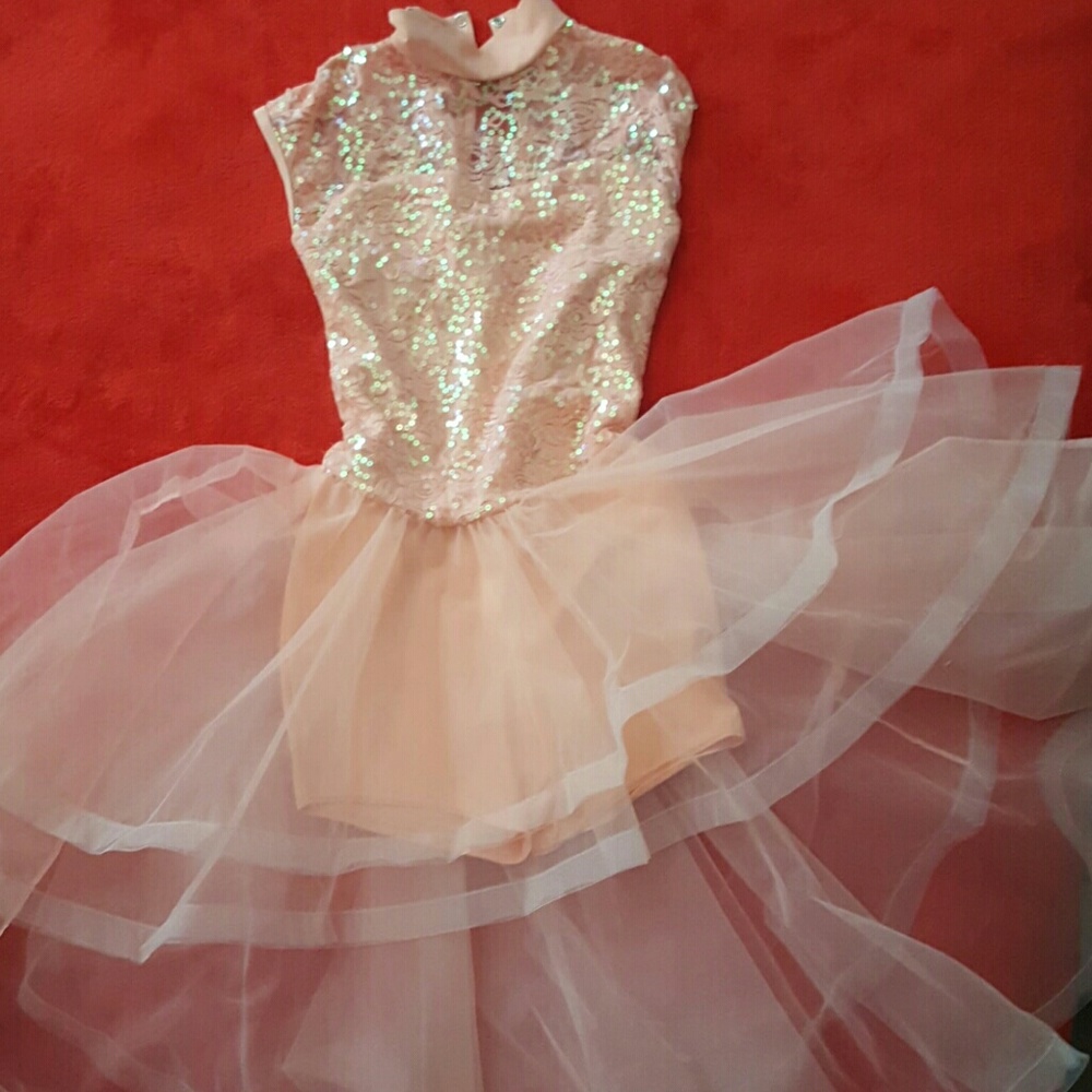 Dance costume used 5 min.