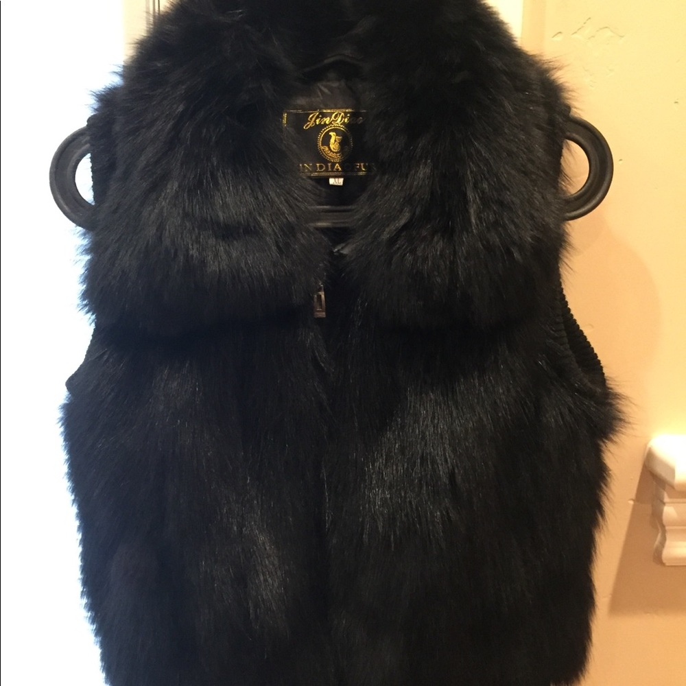 Real fur vest, black colored fox 🦊