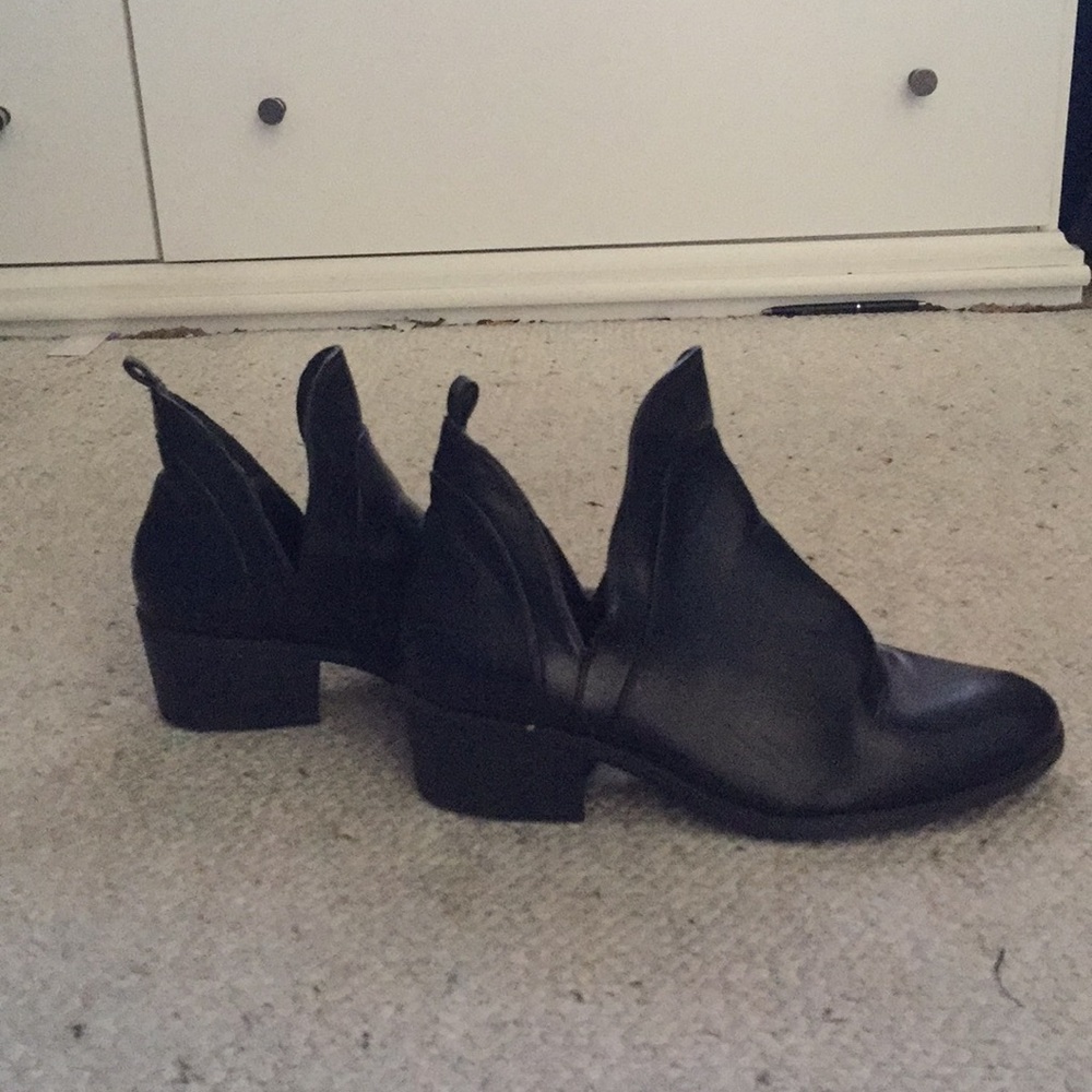 Side cut booties