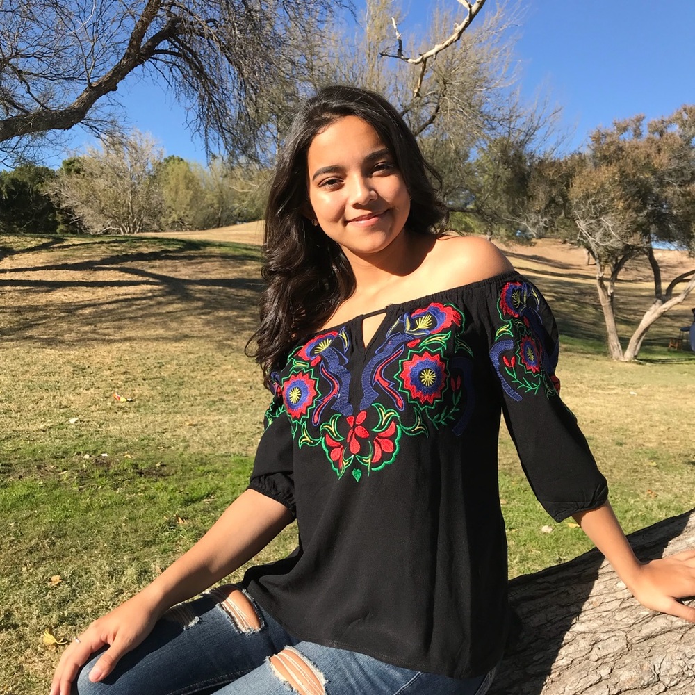 🆕Beautiful Boho Chic Embroidered Top