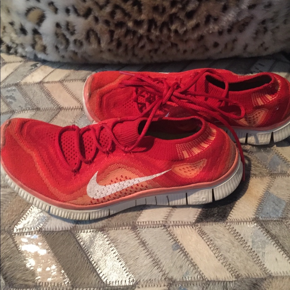 Athletic shoes