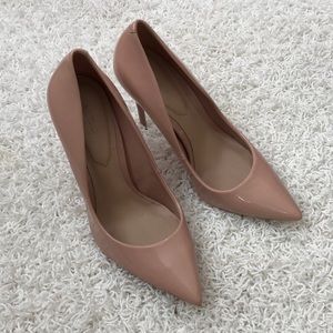 Also mauve heels