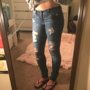 ABERCROMBIE RIPPED SKINNY JEANS 👖