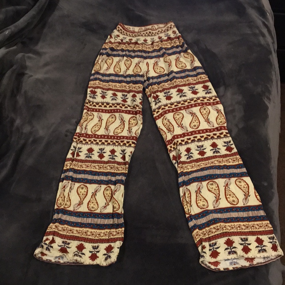 Tied to a shallow heart pants