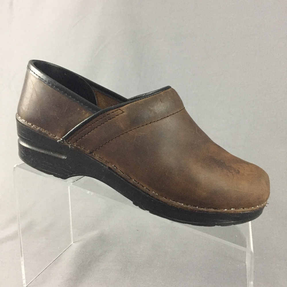 Dansko Oiled Leather Brown Nursing Clogs Women 38