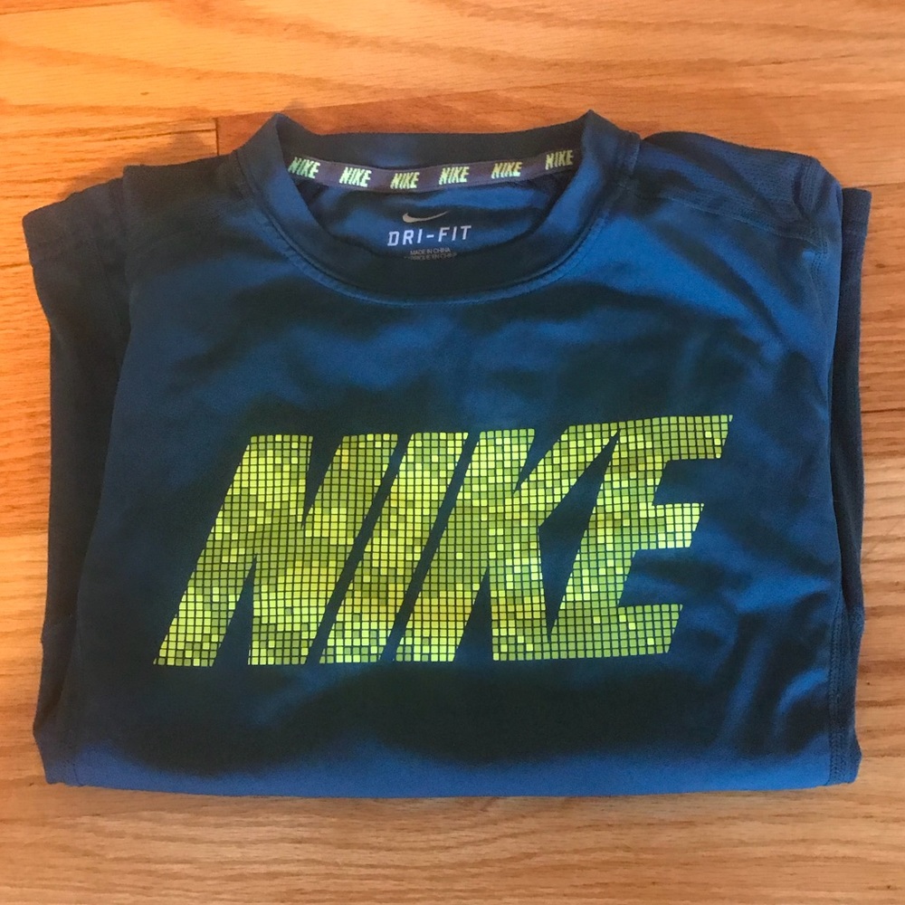 Youth Nike Dri-Fit long sleeve shirt, Sz SMALL