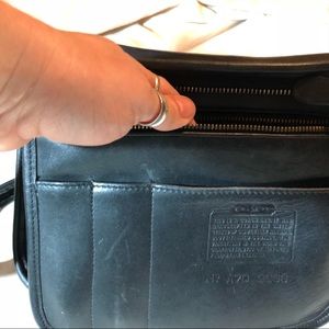 Coach vintage black crescent #9988 big & pockets!