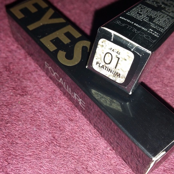 Focallure Glitter Gel Eyeliner #01 - Picture 2 of 5