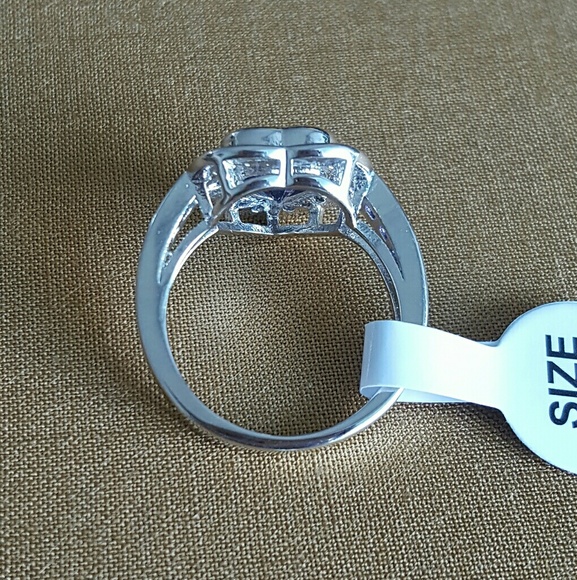 Heart Shaped Amethyst and Topaz Ring - Picture 5 of 10