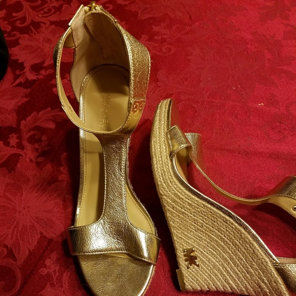 Michael Kors Gold Wedge sandal - Picture 3 of 5