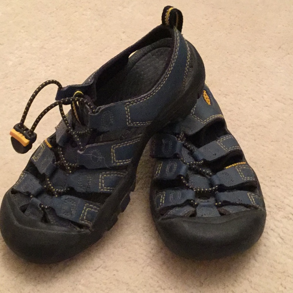 Kids keen sandals
