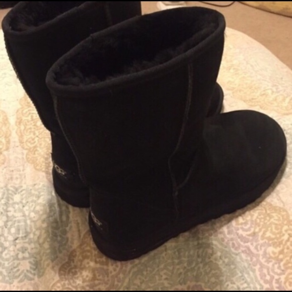 Authentic short black UGGS