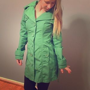 Woman’s Green Trenchcoat - size 2 (XS)