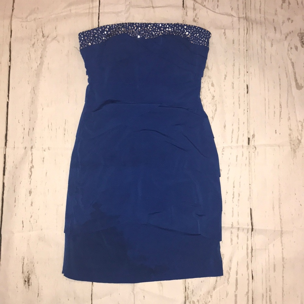 Tight blue strapless dress