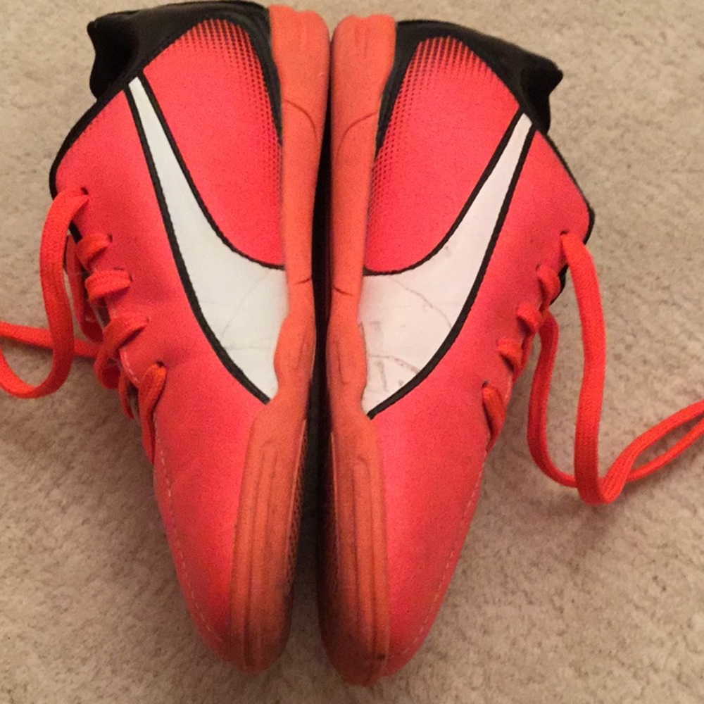 Soccer turf shoes