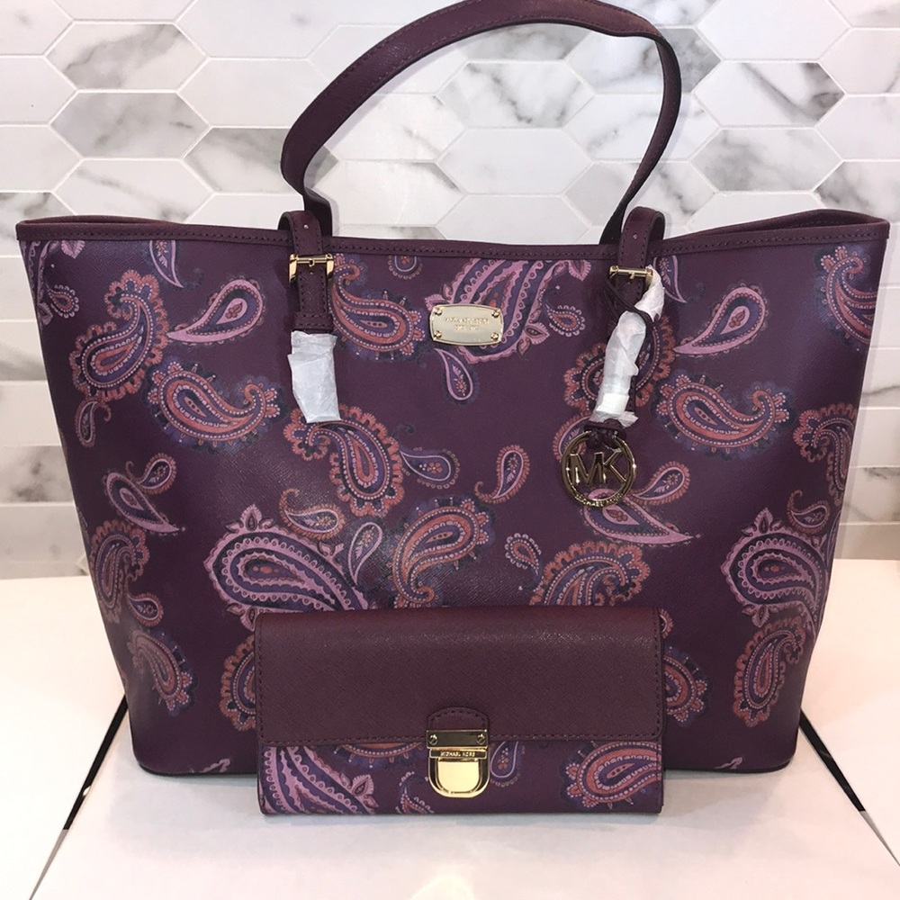 Michael Kors Carryall Tote