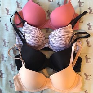 PINK Victoria’s Secret lightly lined t-shirt bras