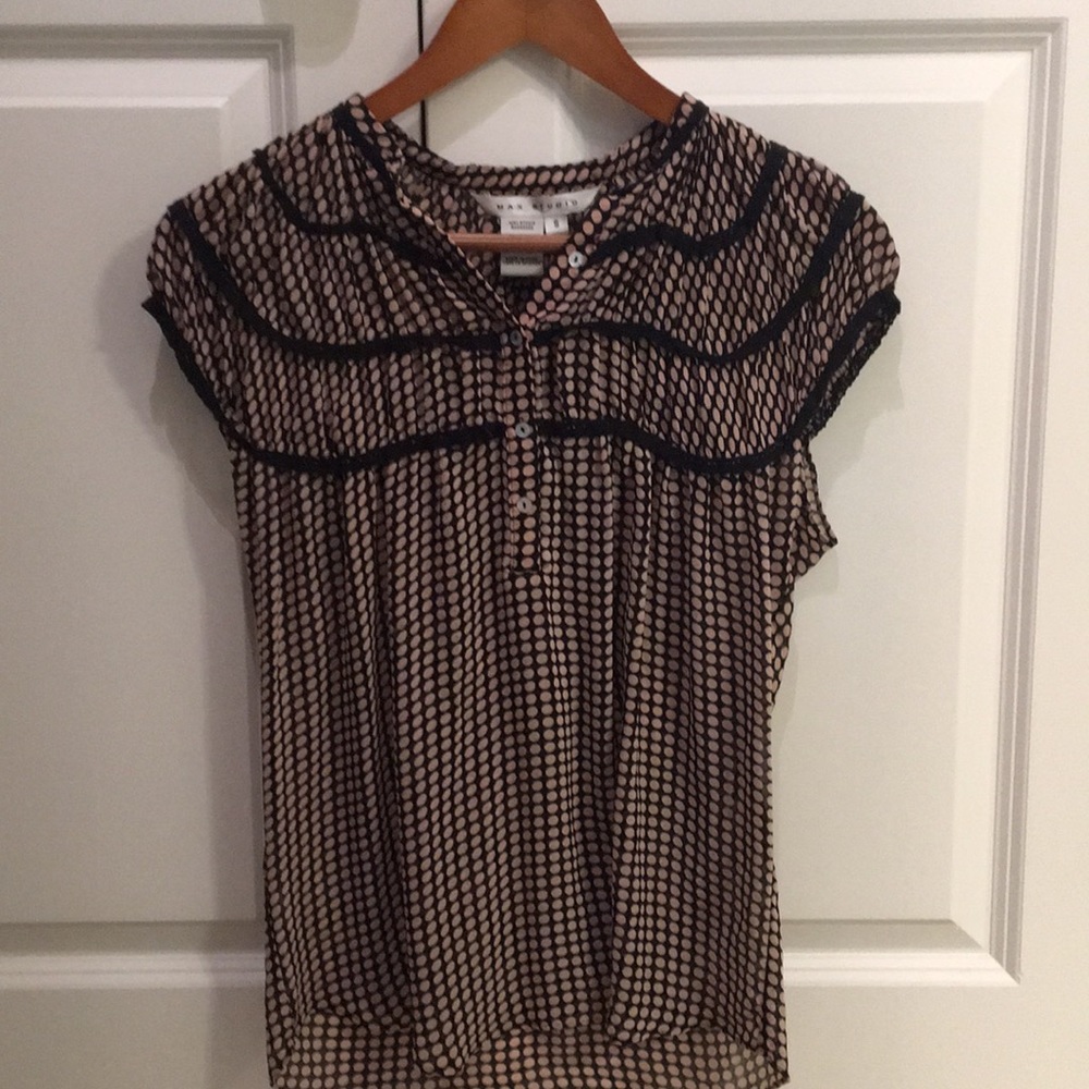 Max Studio capped sleeve light weight blouse