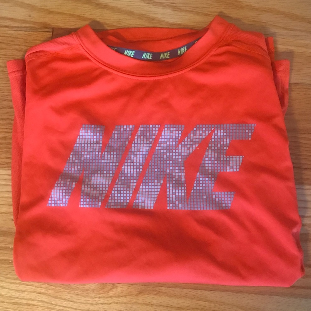 Youth Nike Dri-Fit long sleeve shirt, Size MEDIUM