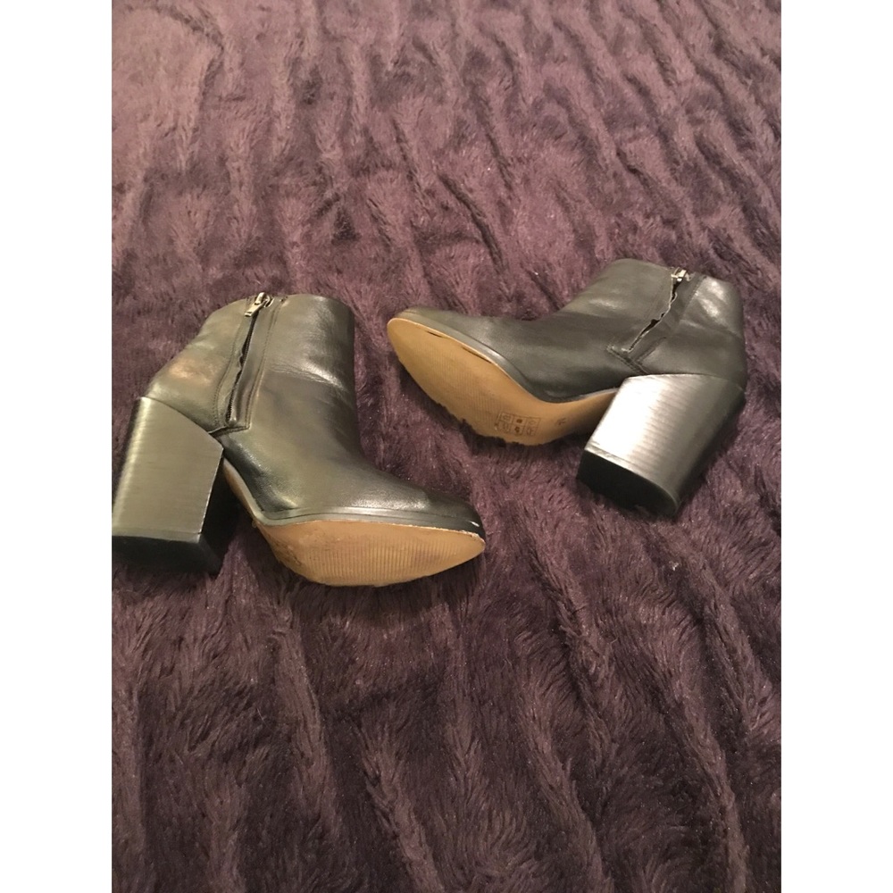Dolce Vita black Booties (7.5)