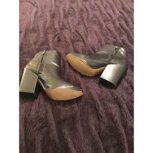 Dolce Vita black Booties (7.5)
