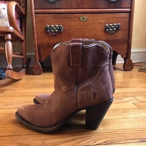 FRYE Ilana Short Booties