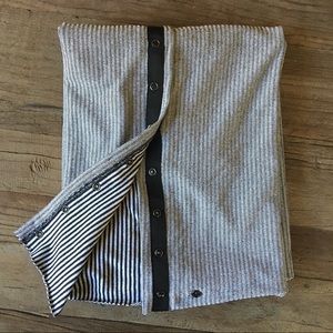 Black/white stripe lululemon vinyasa scarf