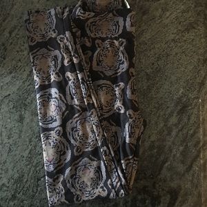 Cyber Monday! Digital Tigers NWOT OS Leggings