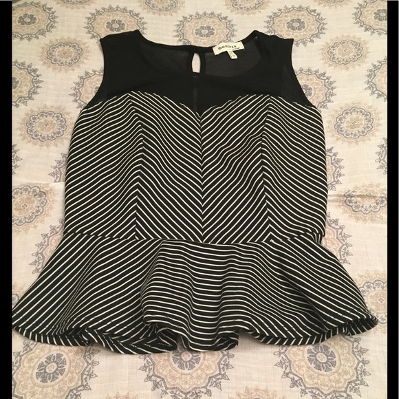 Flirty sleeveless top - Picture 1 of 4