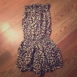 Leopard Print Romper with pockets XS