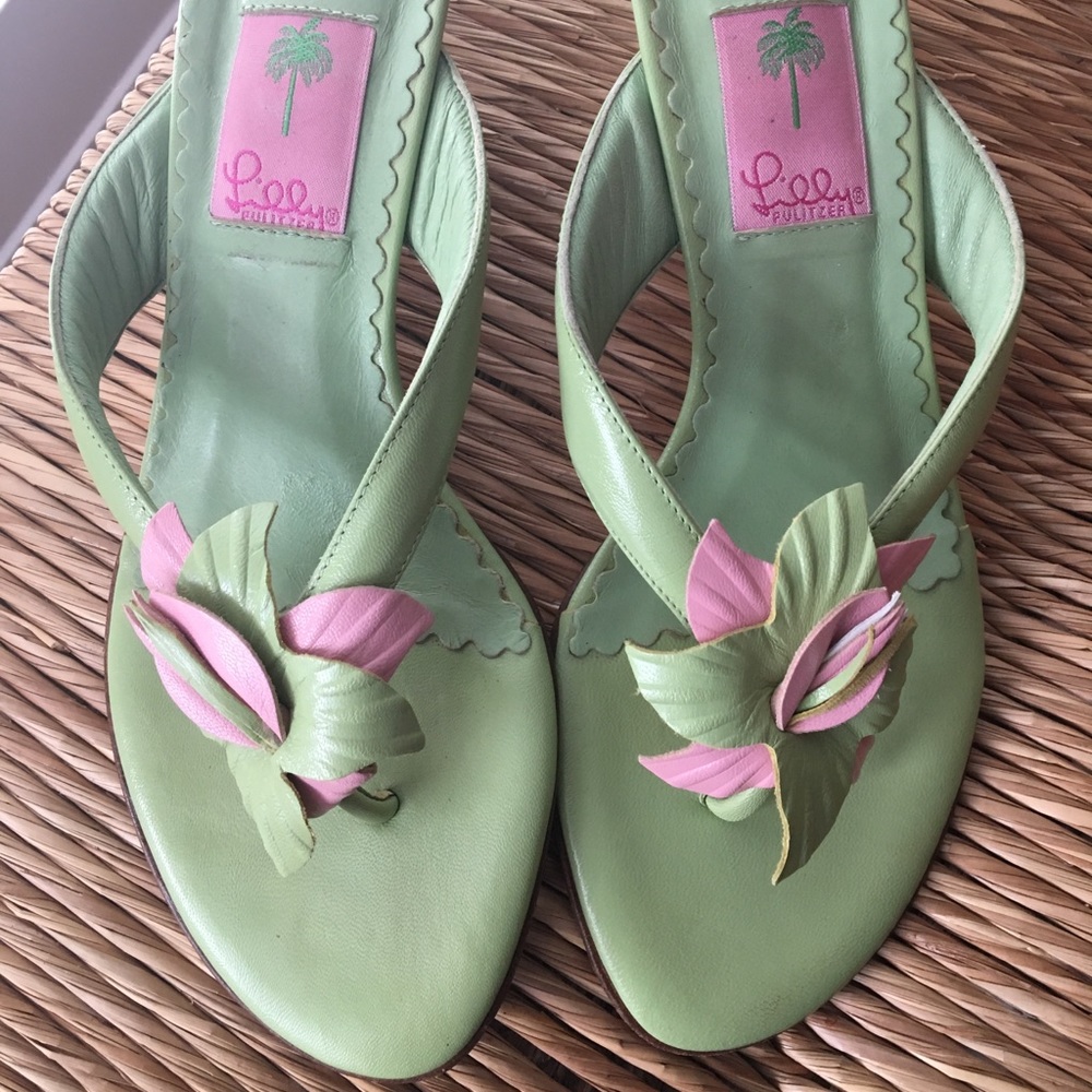 Lilly Pulitzer green and pink kitten thong heel 9