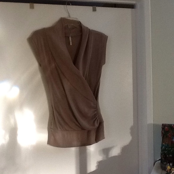 Bella D tan top - Picture 2 of 4