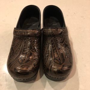 Like New Dansko Brown/Black Clogs 39
