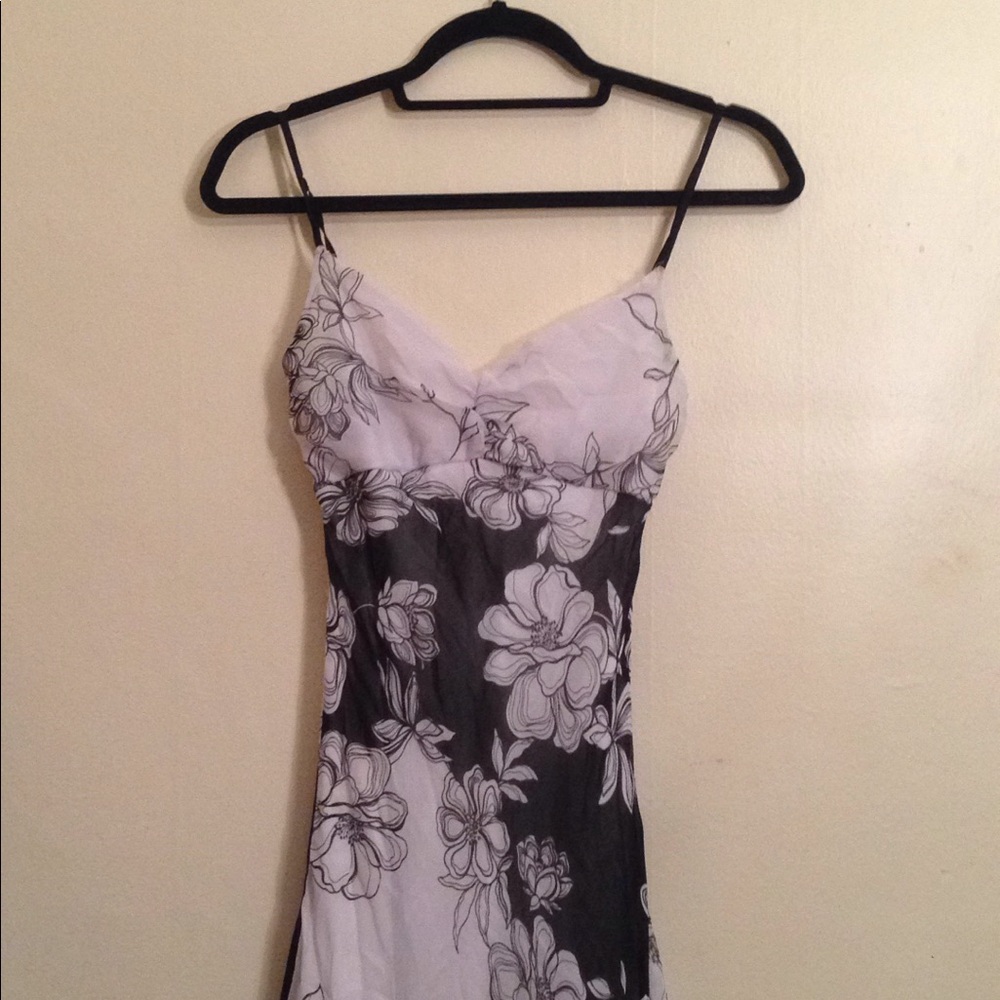 Floral Vintage Midi Dress 🍸