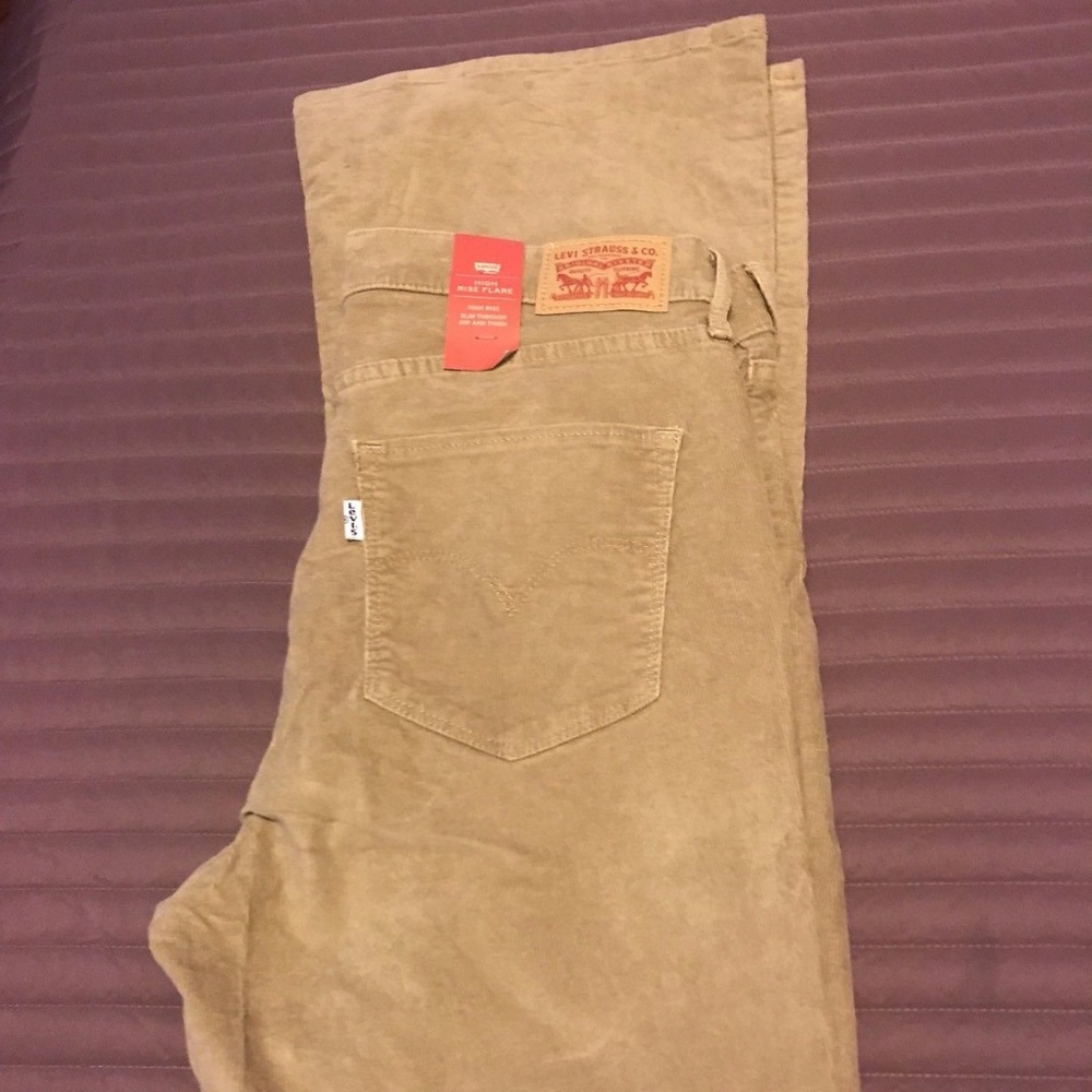 Levis Wheat High-Rise Flare NWT